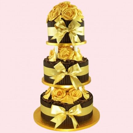 6” Vanilla drip cake with 24k gold leaf all over, edible money, chocolate  covered strawberries and a Johnnie Walker Black label bottle on top – Yaa's  Baked Goods Galore